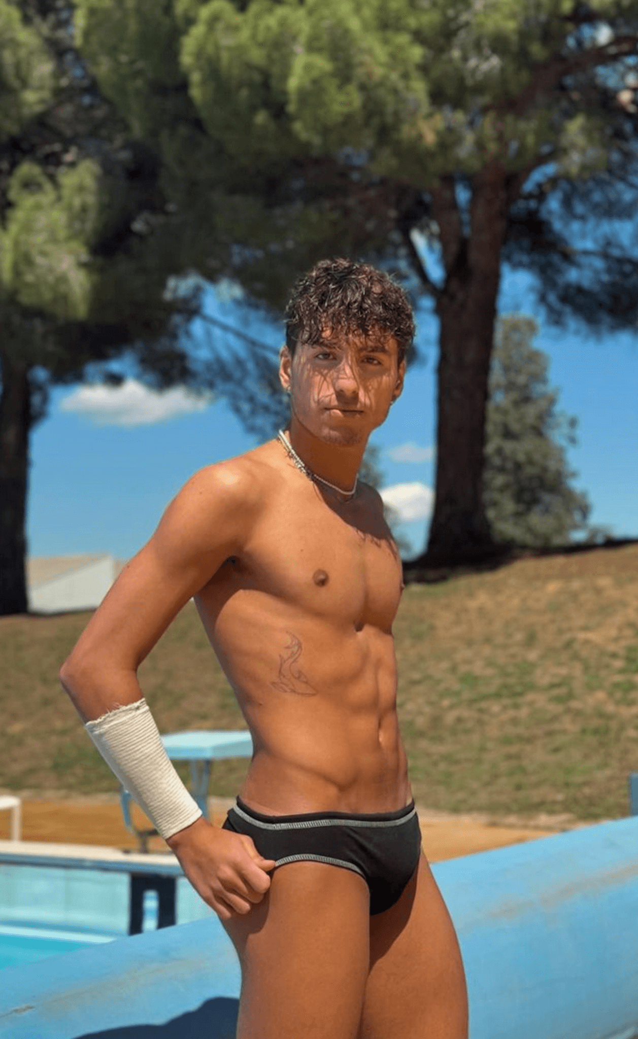 Dennis Gonzalez, il nuotatore artistico fresco di trionfo europeo che ha sconfitto anche l'omofobia - Dennis Gonzalez oro - Gay.it