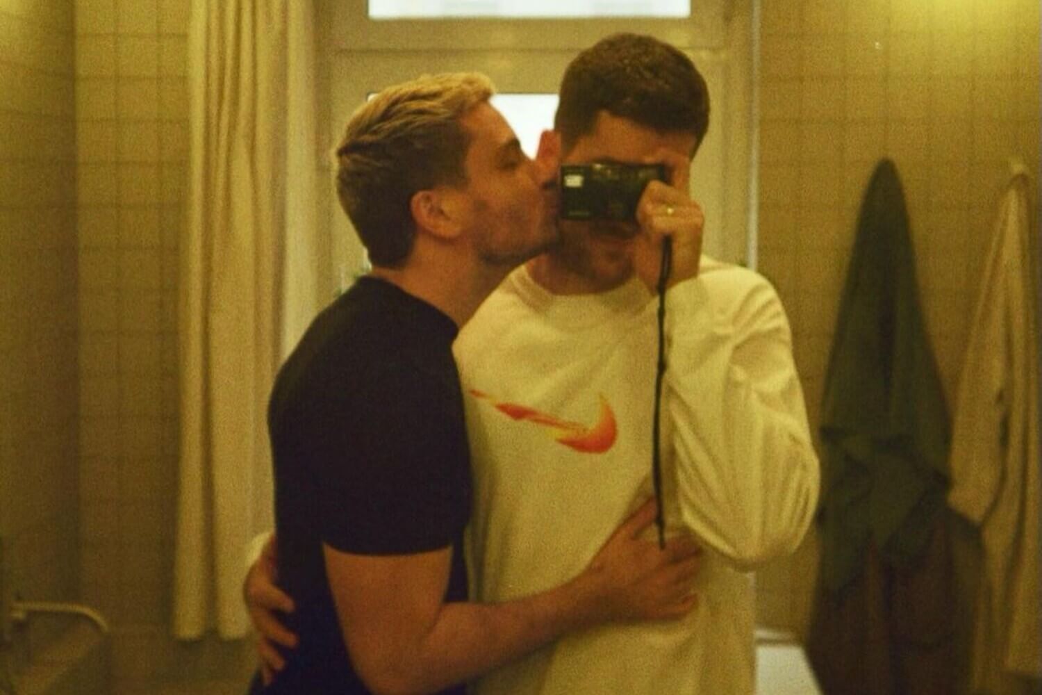 Jannik Schümann, chi è l’attore gay che interpreta “Franz” nella serie tv “Sissi”?
