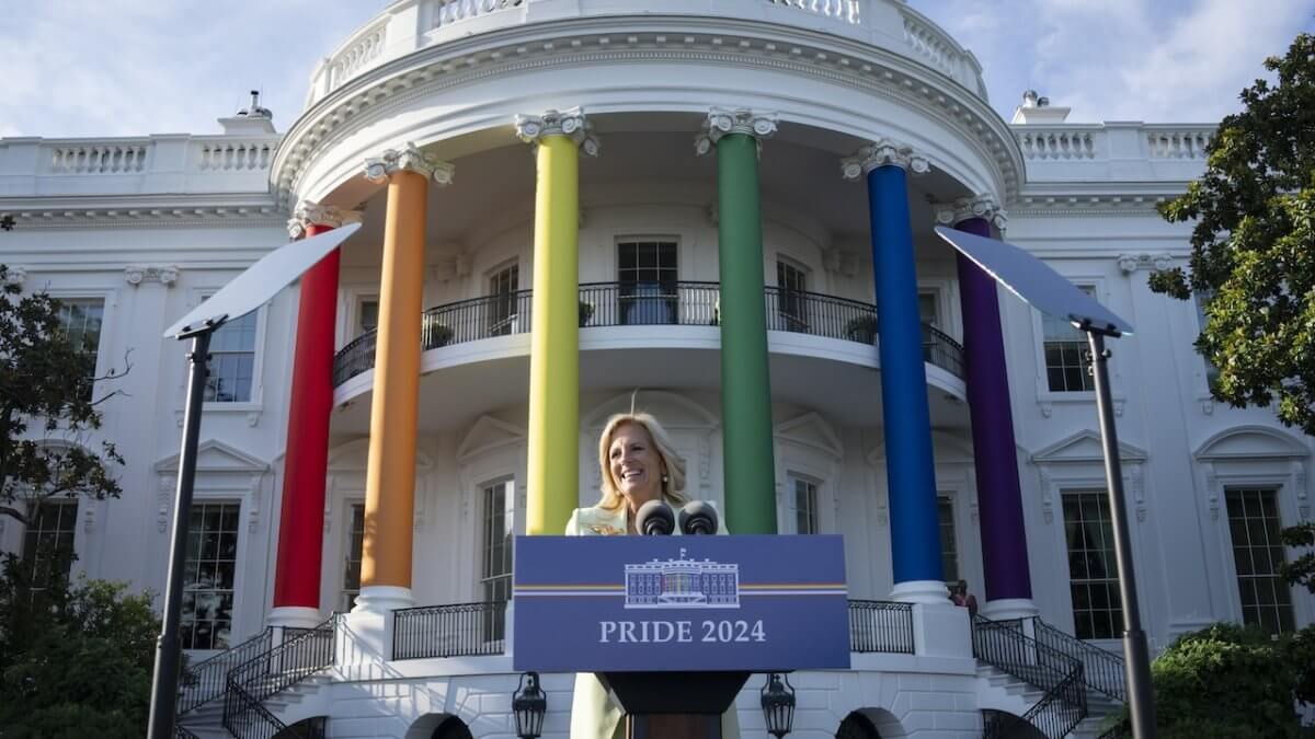 La Casa Bianca diventa rainbow per il Pride Month, Jill e Ashley Biden accolgono migliaia di persone LGBTQIA+