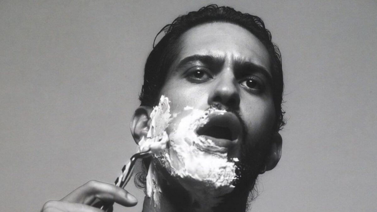 Mahmood apre il dibattito: “Sputo o lubrificante?”, e i fan si scatenano. I commenti più divertenti