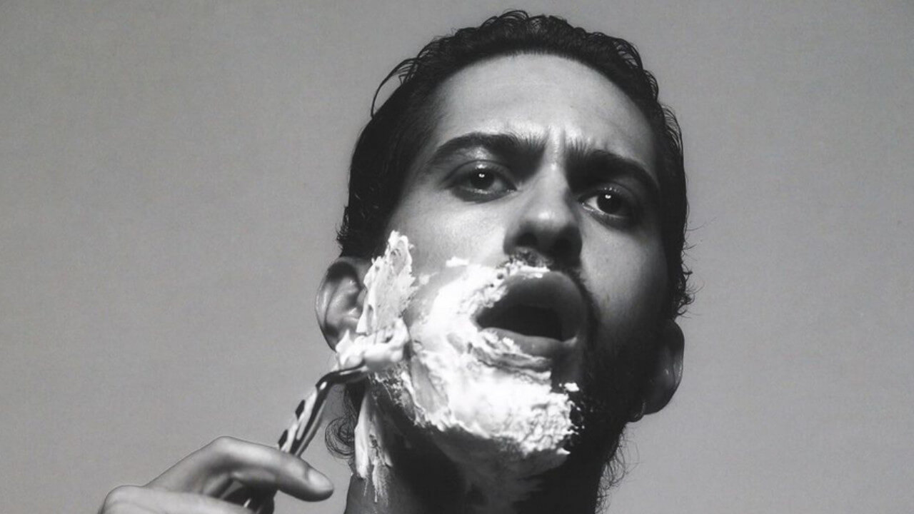 Mahmood apre il dibattito: “Sputo o lubrificante?”, e i fan si scatenano. I commenti più divertenti