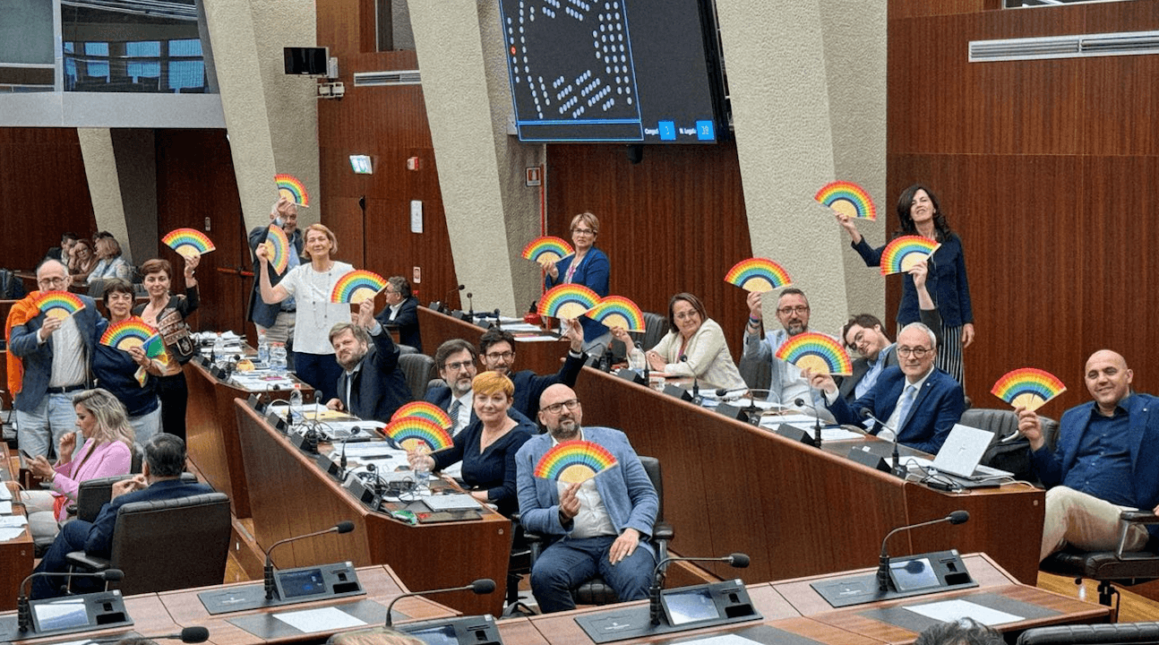 Milano Pride 2024, regione Lombardia conferma il no al patrocinio e alla fascia istituzionale: “Senza vergogna” (VIDEO)