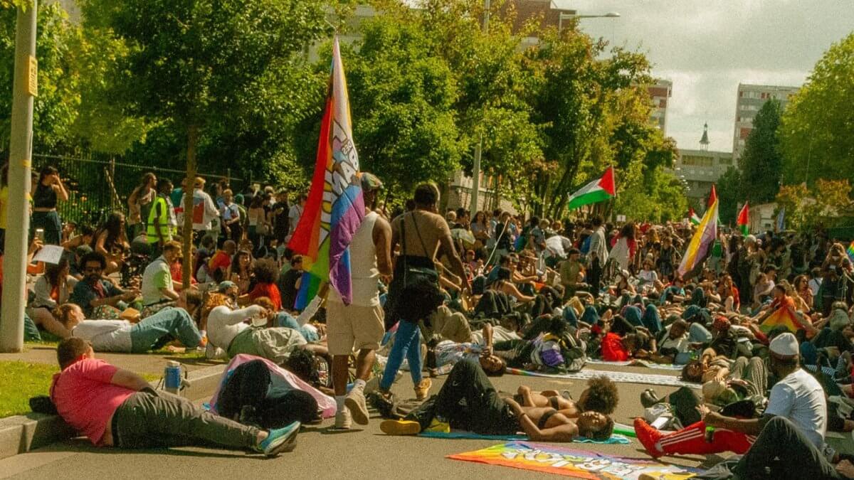 Francia, il Pride des Banlieues per “riconoscere le realtà multiple e interconnesse dell’oppressione”