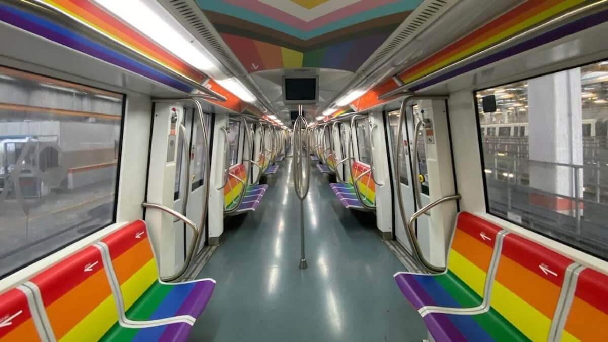 Roma, ecco il primo treno metro arcobaleno con i colori della bandiera Pride Progress (VIDEO)
