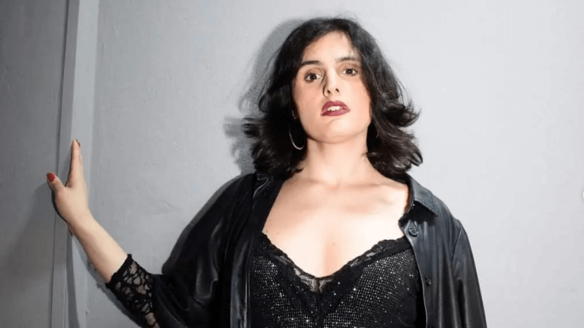 Simonetta Musitano, tra comicità e transfemminismo : “Fare stand up comedy ribalta le dinamiche di potere”
