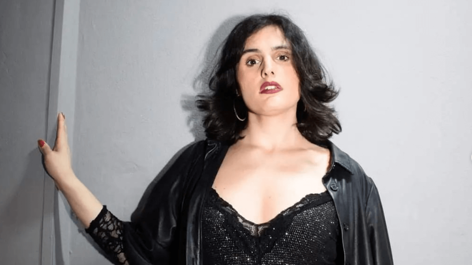 Simonetta Musitano, tra comicità e transfemminismo : “Fare stand up comedy ribalta le dinamiche di potere”