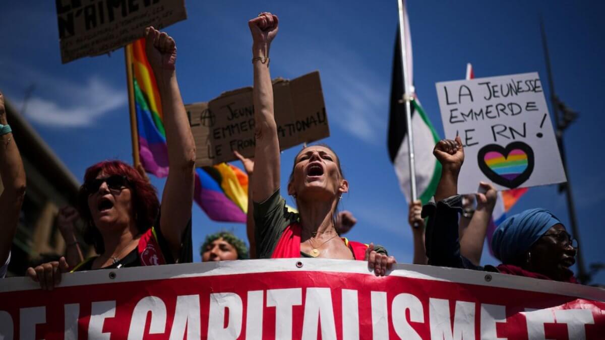 Francia, la comunità LGBTQIA+ spaventata dall’estrema destra di Bardella e Le Pen: ma quali sono le possibili conseguenze?