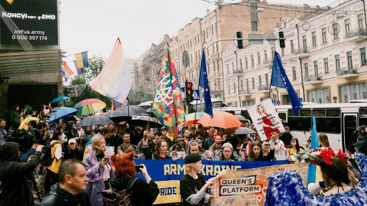 Ucraina, perché il primo Kiev Pride dall’inizio dell’invasione russa è durato solo 30 minuti - kyiv pride 2024 4 - Gay.it