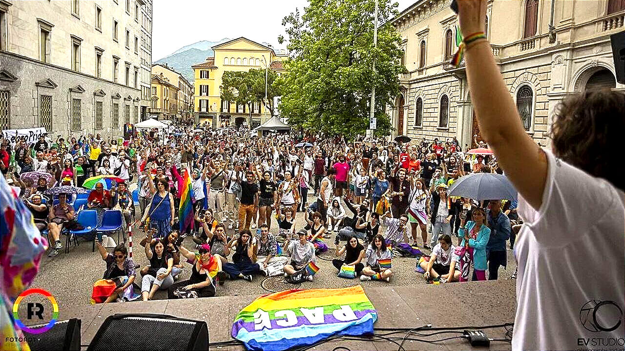Intervista a Lecco Pride, sabato 22 giugno: “È vergognoso che si voglia impedire alle giovani persone trans* l’accesso ai bloccanti per la pubertà”
