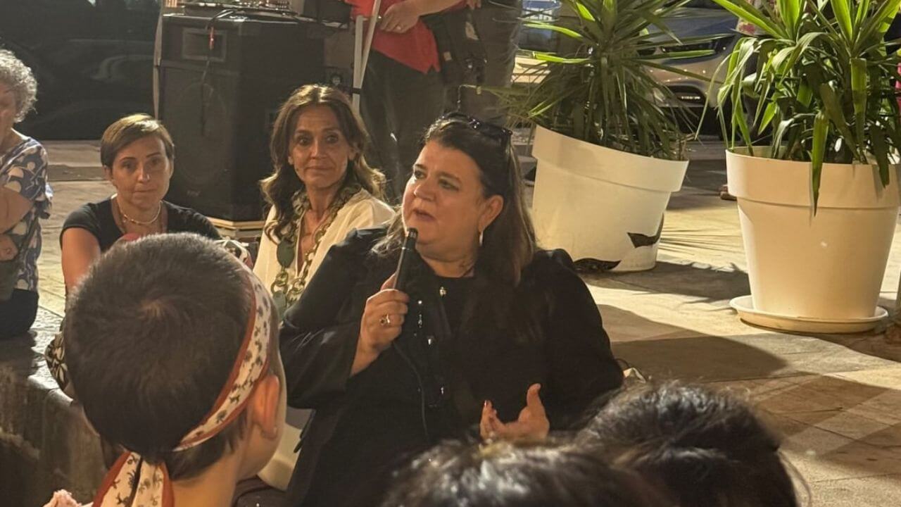 Foggia reagisce all'aggressione di Alessandro: "Se questa terra non ci ama, noi la ameremo ancora più forte" - sitin foggia aggressione omofoba - Gay.it