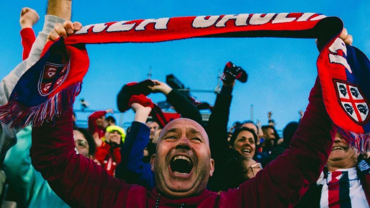 Cagliari calcio e i suoi tifosi premiati da Arcigay Sport: "Italia in Campo contro l'Omobitransfobia 2024" - sport comunita lgbt awards 4 - Gay.it