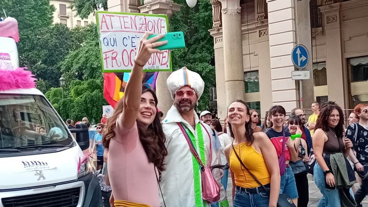Torino Pride 2024, i 150.000 volti della lotta intersezionale: ecco com'è andata - GALLERY - torino pride 2024 17 - Gay.it