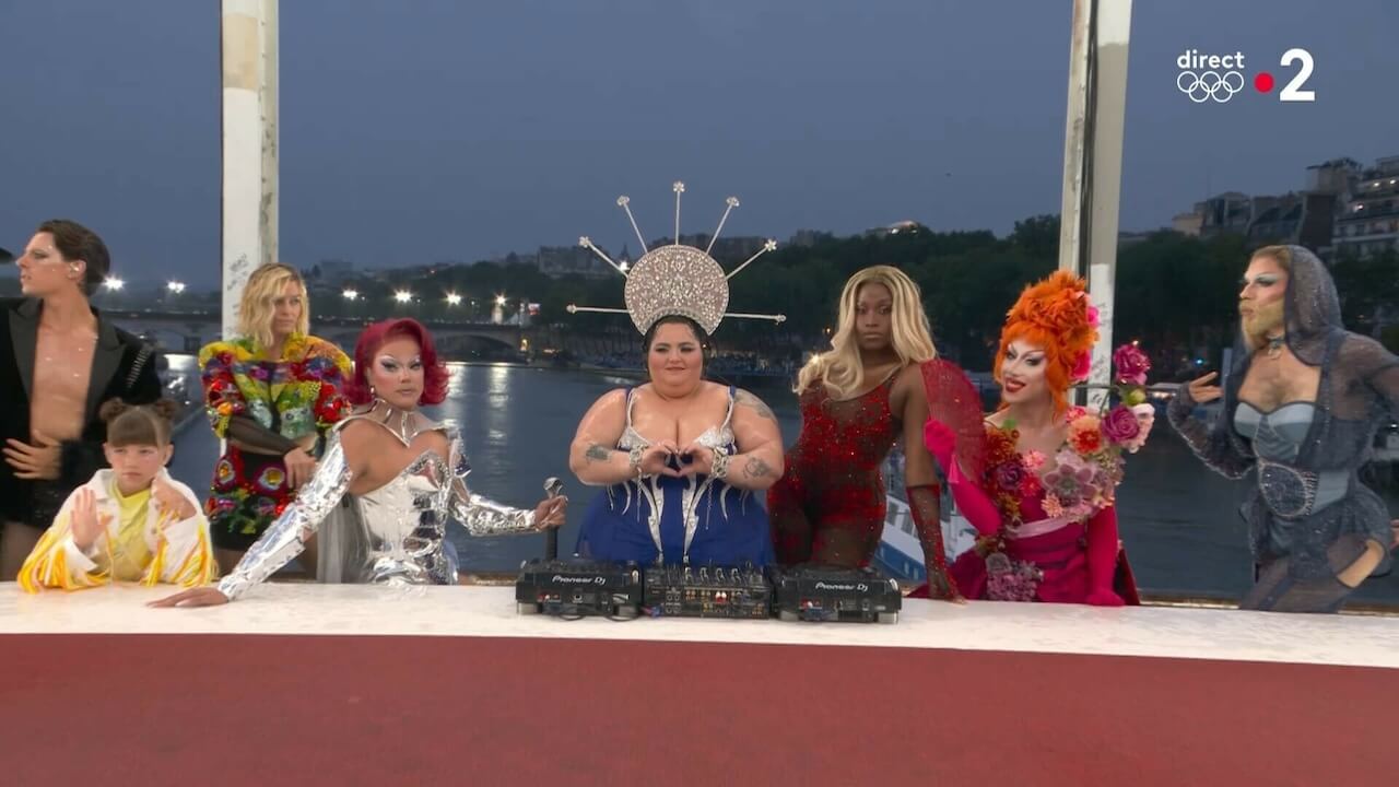Barbara Butch, la DJ queer della cerimonia di apertura di Parigi 2024 porta la torcia paralimpica: "Rendere visibile l'invisibile" - Barbara Butch - Gay.it