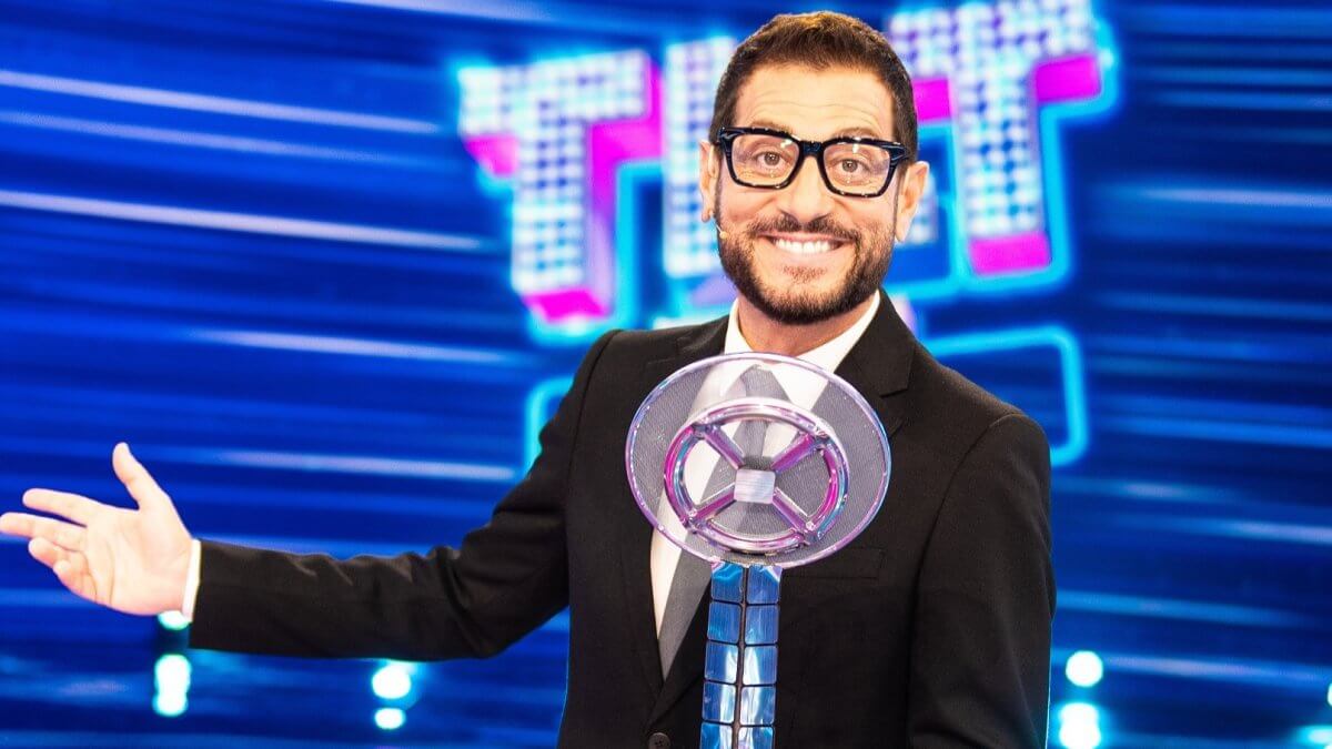 “TILT – Tieni il tempo”: come funziona il nuovo game-show di Enrico Papi?