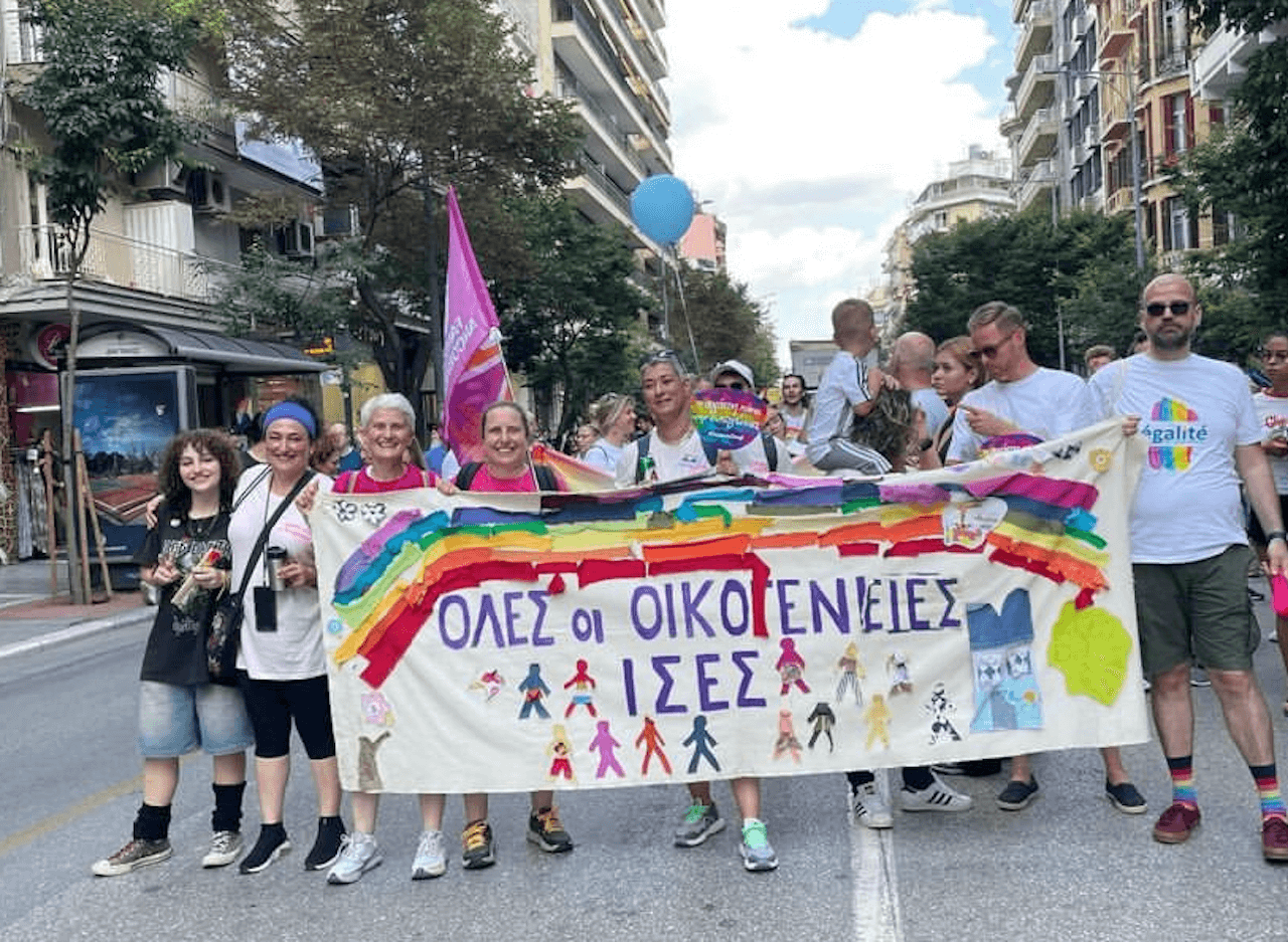 EuroPride 2024, migliaia di persone a Salonicco. Nel 2025 tuttə a Lisbona - EuroPride 2024 in migliaia a Salonicco 1 - Gay.it