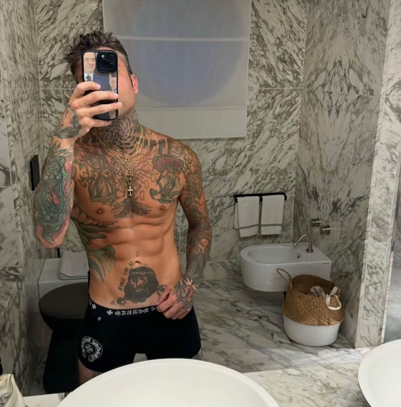 Gossip Week: Fedez svela perché era in barca con Santanché e La Russa, Belen parla degli ex fidanzati, coppie in crisi e ritorni di fiamma - Fedez - Gay.it