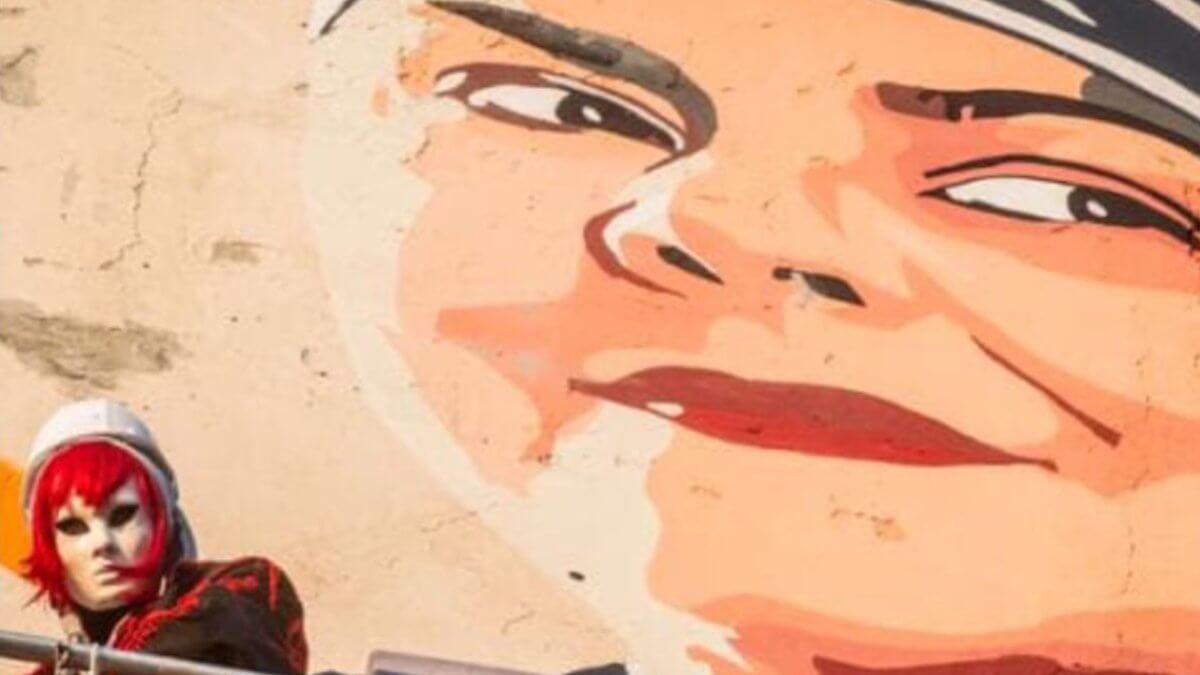 Intervista a Laika, autrice del gigantesco murale dedicato a Michela Murgia: “Per guardare al futuro insieme a lei”