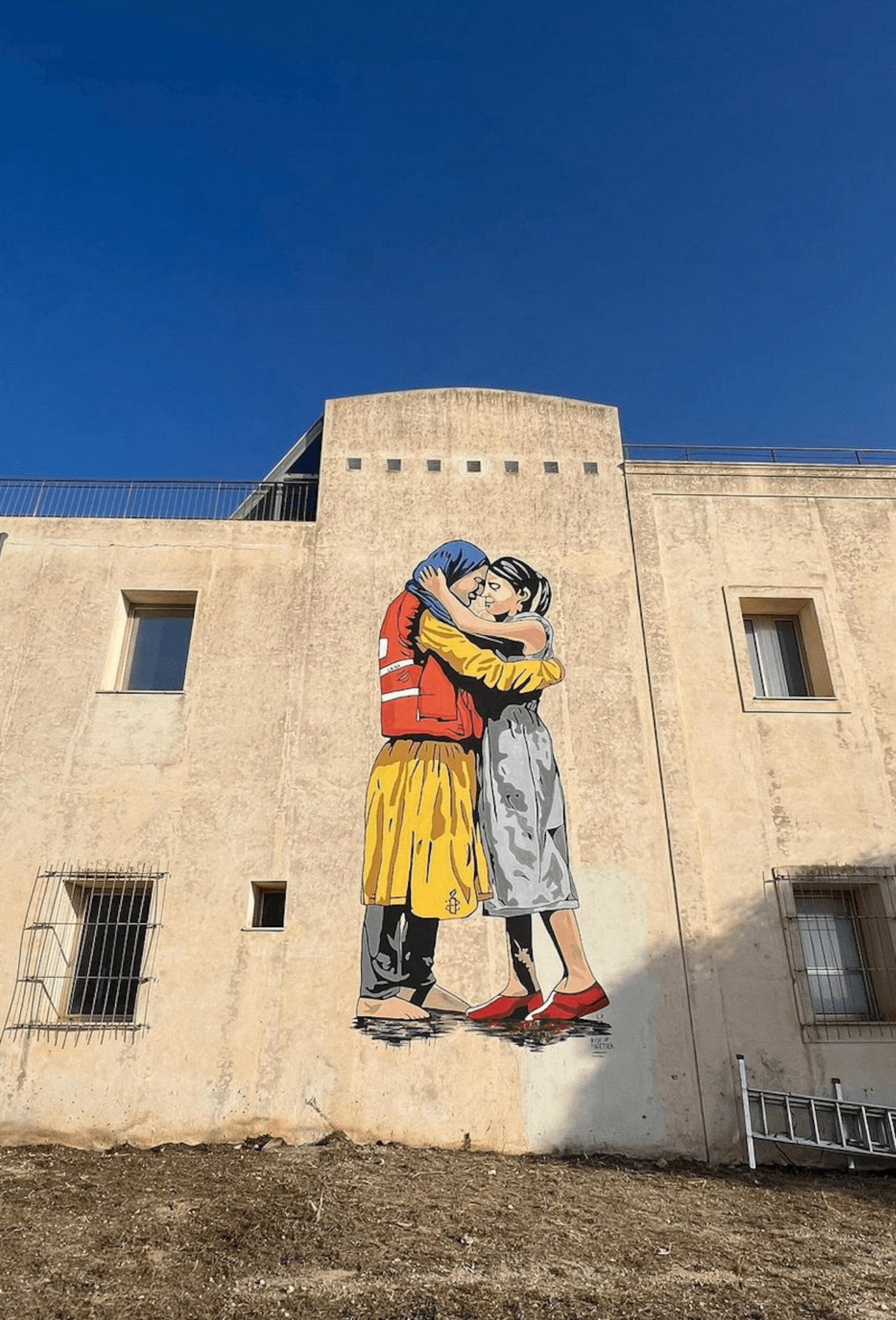 Intervista a Laika, autrice del gigantesco murale dedicato a Michela Murgia: "Per guardare al futuro insieme a lei" - Laika murale Lampedusa - Gay.it