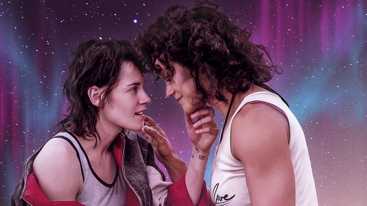 Love Lies Bleeding, arriva nei cinema d’Italia la muscolare storia d’amore tra Kristen Stewart e Katy O’Brian. Trailer e data d’uscita