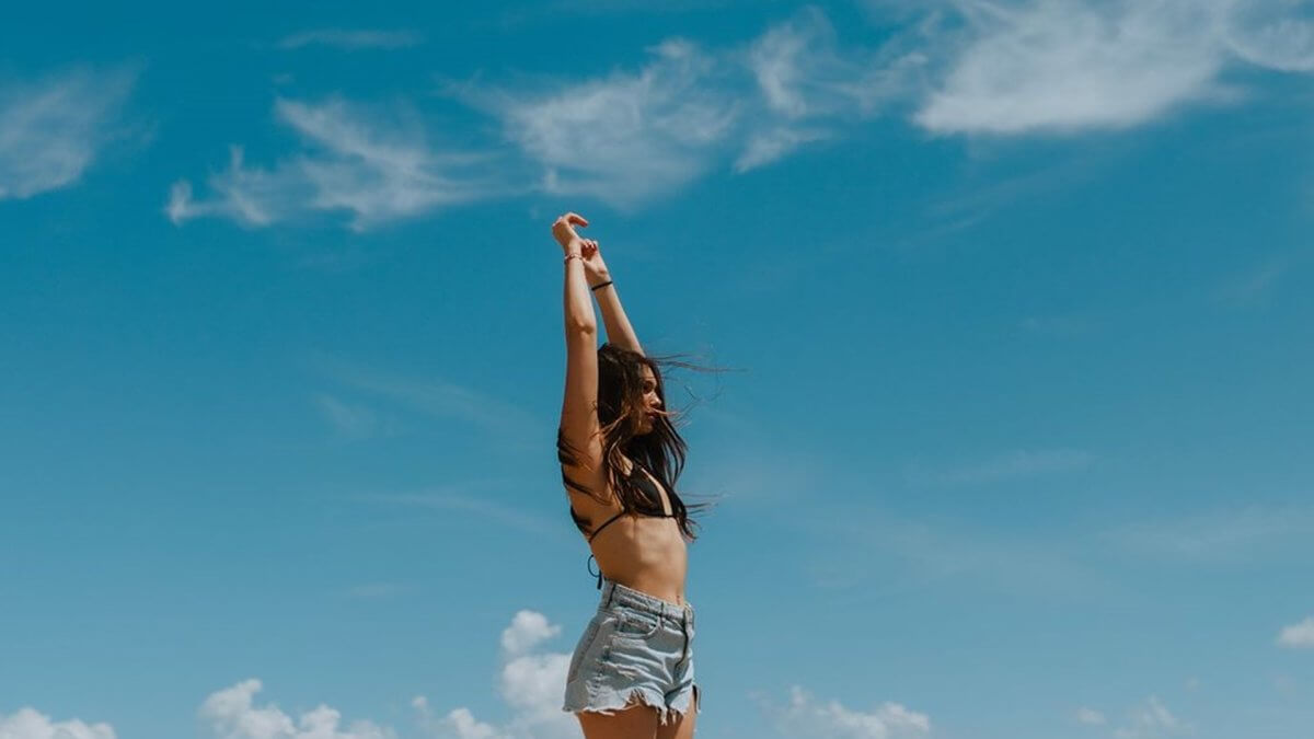 Sarah Toscano punta alla pop dance: “Roulette” è il suo nuovo singolo