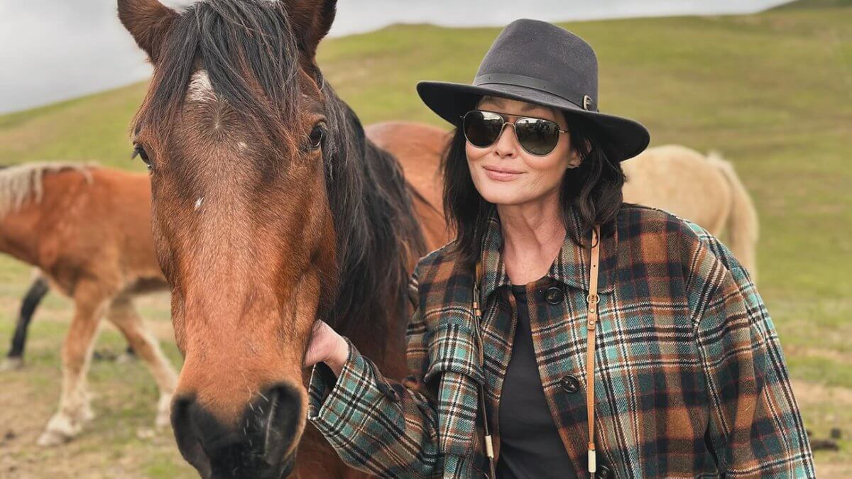 Addio Shannen Doherty, sempre al fianco dei fragili, in bilico tra forza e vulnerabilità