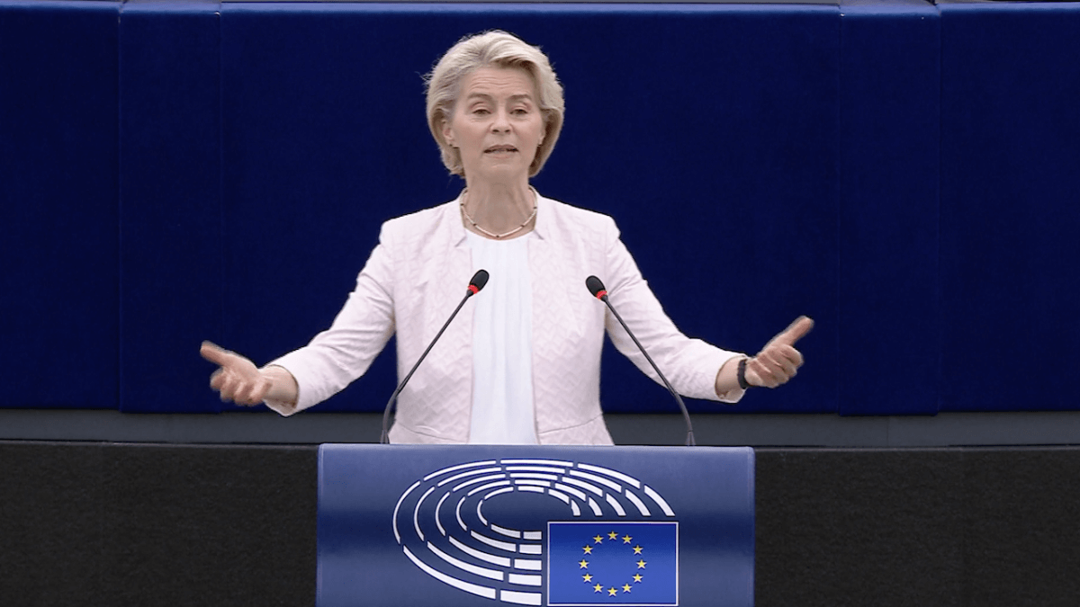 Commissione UE, Ursula von der Leyen rieletta presidente. No di Lega e FDI. Diritti LGBT+ mai citati