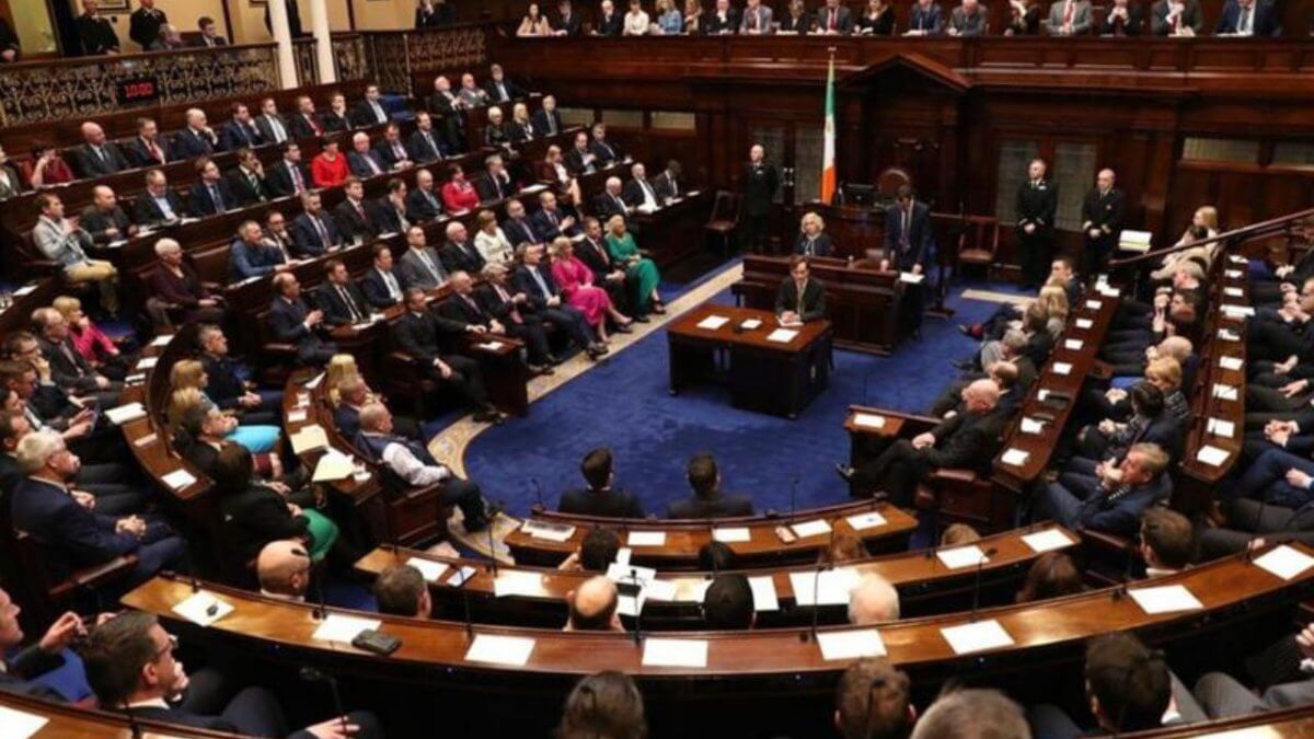 Irlanda: il governo di centrodestra depenalizza e regola la gestazione per altri. Il DDL Varchi sempre più inapplicabile a livello europeo