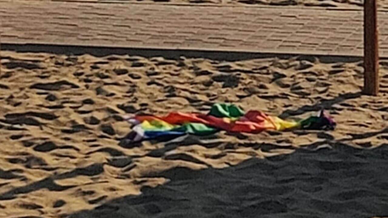 spiaggia community 27 attacco omofobo