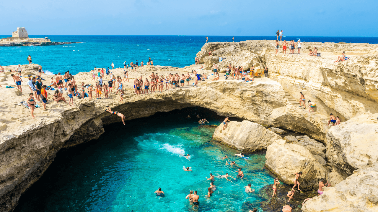 Spiagge gay in Italia 2026: la guida regione per regione, dal mare ai laghi - spiaggia puglia 2026 - Gay.it