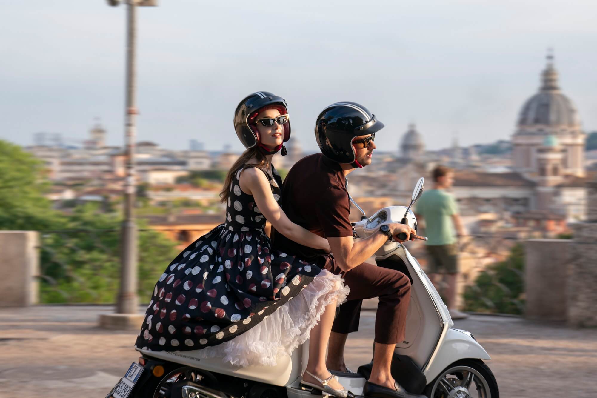Emily in Paris. Lily Collins e Eugenio Franceschini