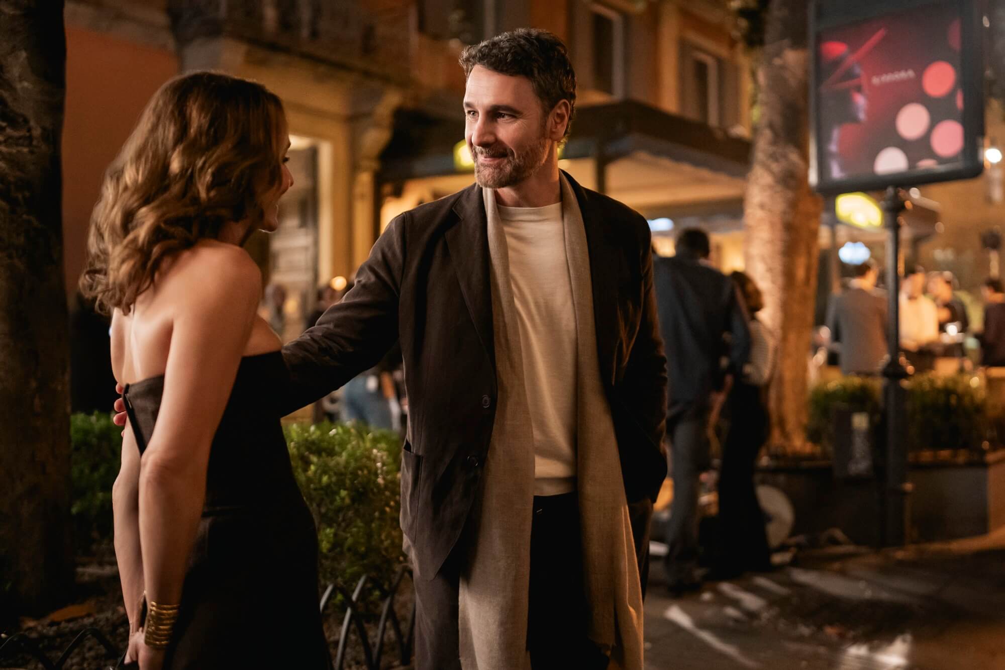 Emily in Paris. Philippine Leroy-Beaulieu e Raoul Bova