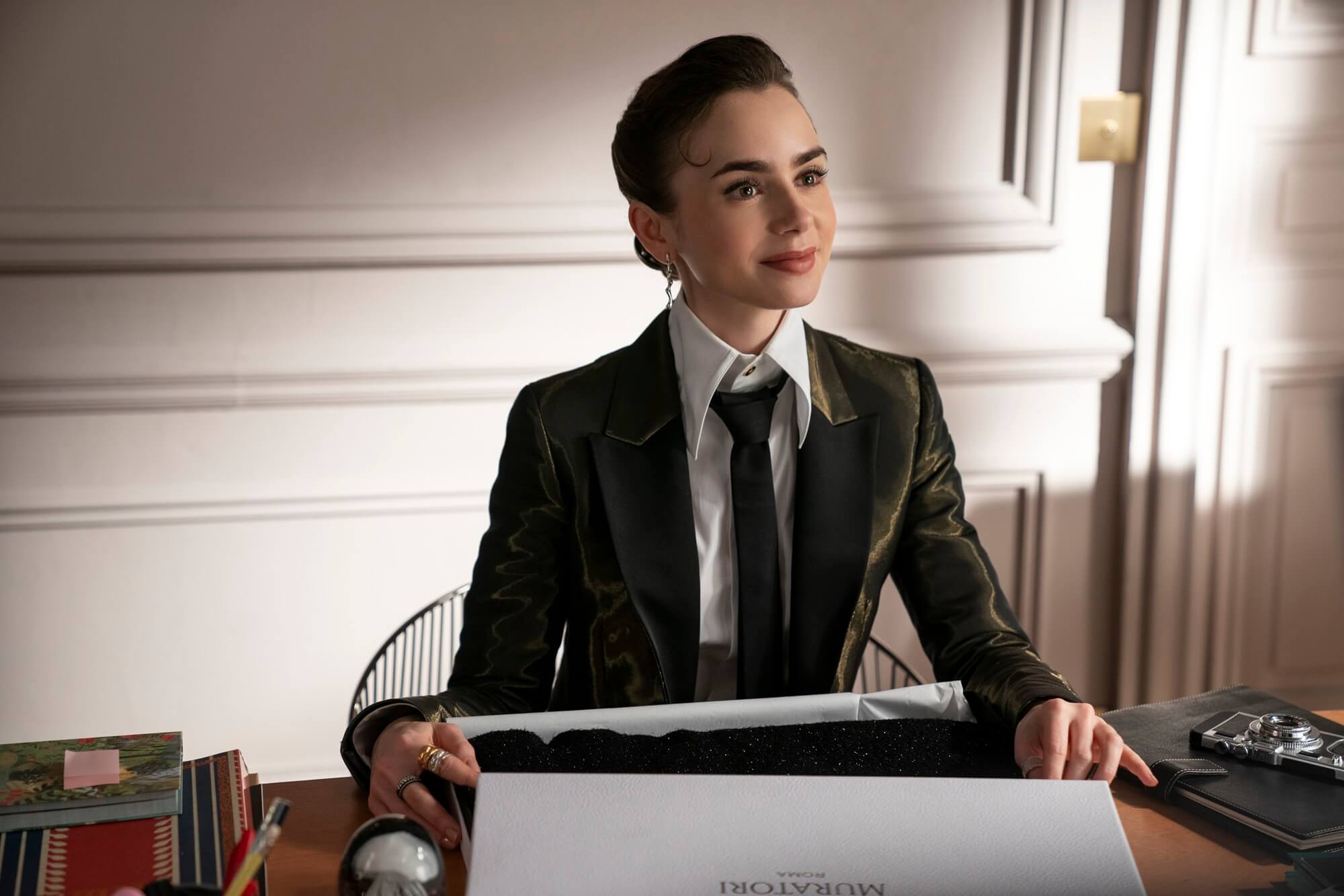 Emily in Paris. Lily Collins