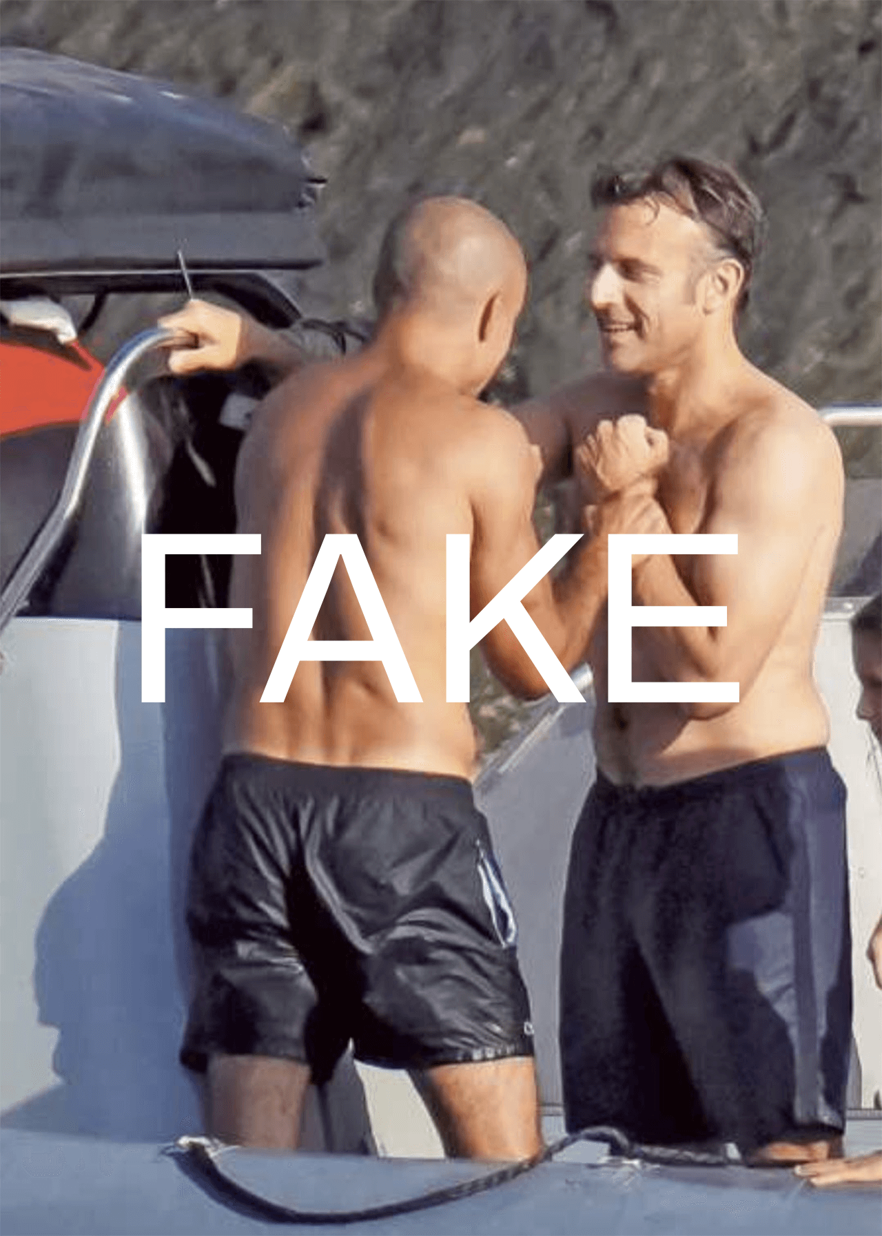 Emmanuel Macron bacia un uomo FAKE - Fake