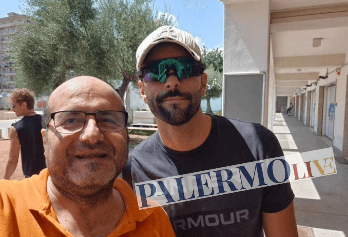Marco Mengoni a fare la spesa con Lorenzo, le foto al supermercato di Bagheria - Gay.it Marco Mengoni Lorenzo Bagheria Palermo Live - Gay.it