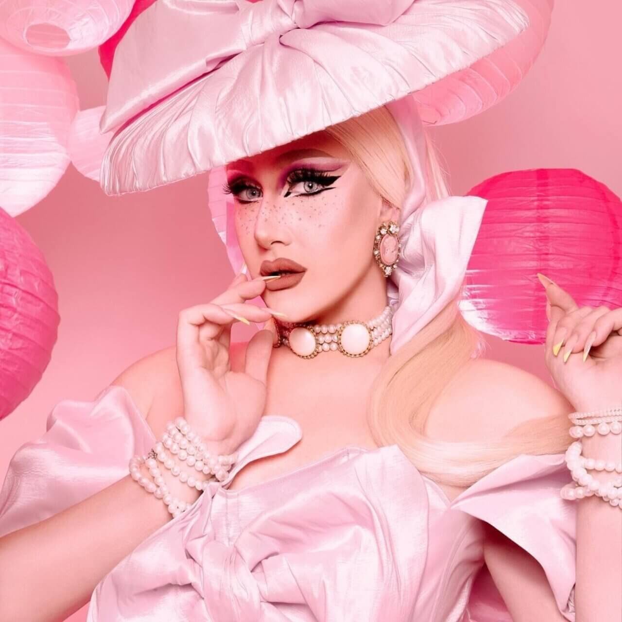 nehellenia drag, carriera