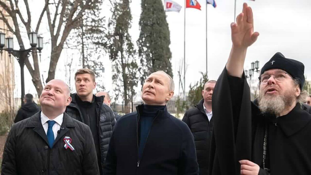 Nuovo attacco della Russia alle democrazie liberali: Putin accoglierà i “migranti ideologici” in fuga dall’agenda “neoliberista distruttiva”