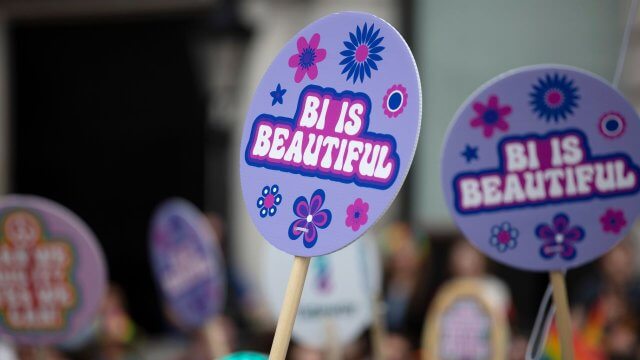 Bisessualità, Settembre è il mese della visibilità bisessuale: il cammino contro la bifobia tra passato, presente e futuro - settembre mese della visibilita bisessuale 2024 1 - Gay.it