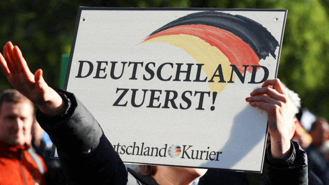 AFD - Cartello anti EU - Germania Prima - fonte Le Monde