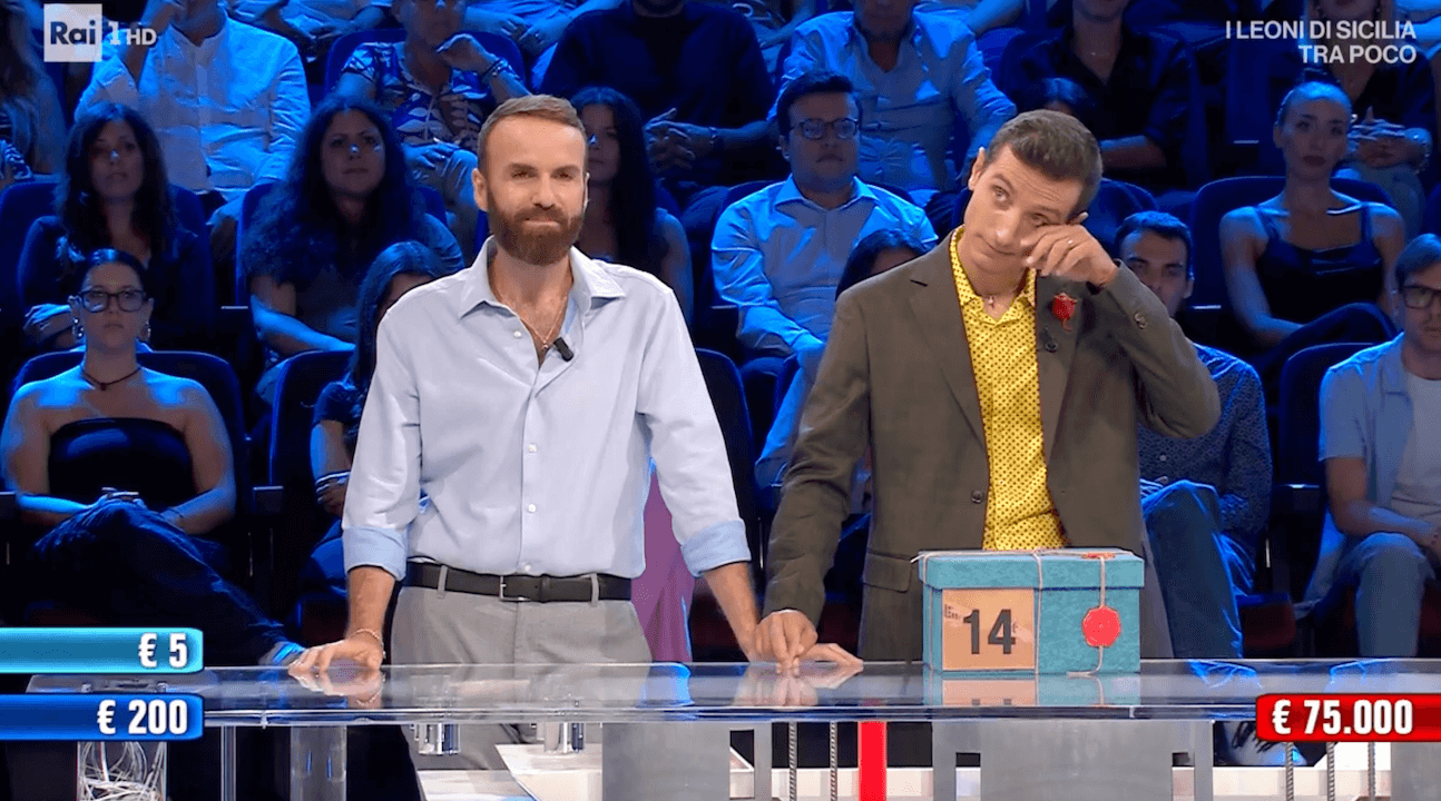 Affari Tuoi: Domingo e Fabio 2a coppia gay in gara di sempre, vincono 75.000 euro - Affari Tuoi Domingo e Fabio - Gay.it