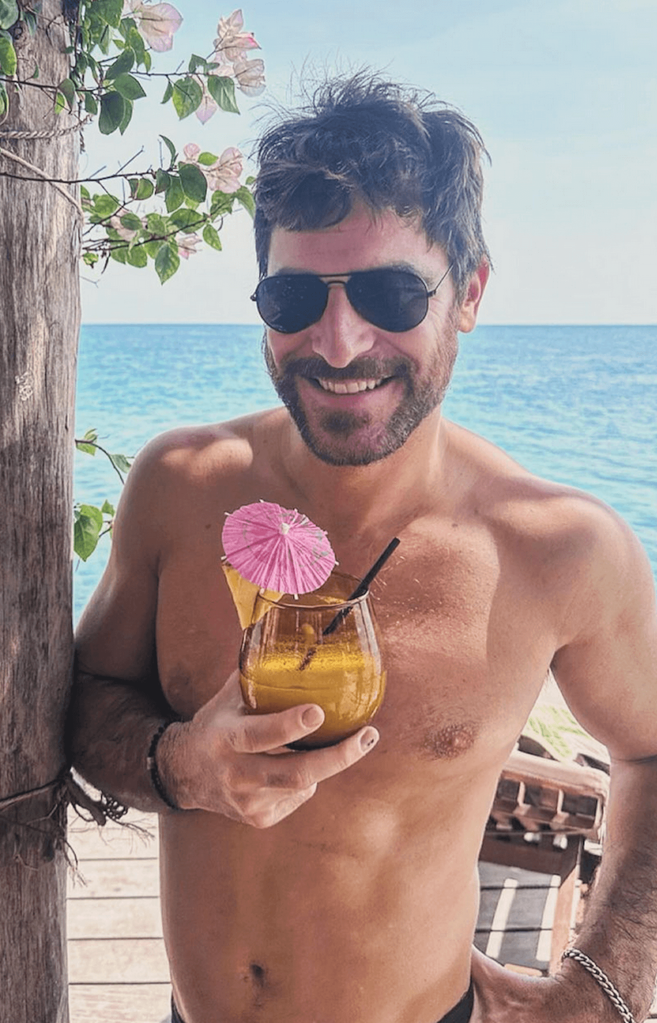 Respira, non solo Manu Rios. Ecco tutti gli attori della nuova serie ideata dal creatore di Elite - Alfonso Bassave 5 - Gay.it