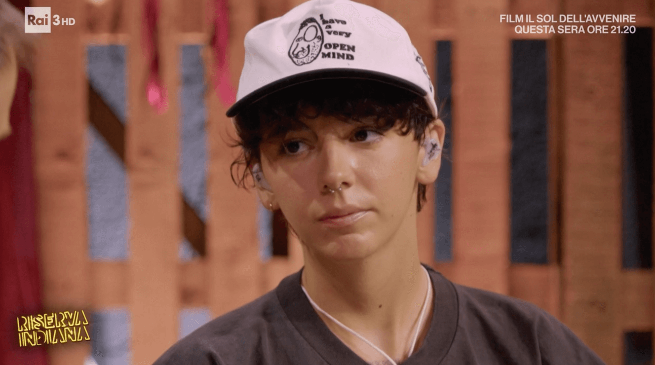 Ariete e l’omofobia: “Troppe persone si adagiano sulla propria ignoranza, l’amore è una cosa libera. Non deve importarti chi amo” (VIDEO)