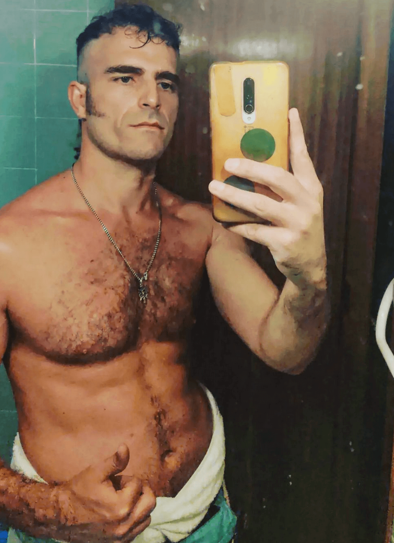 Respira, non solo Manu Rios. Ecco tutti gli attori della nuova serie ideata dal creatore di Elite - Borja Luna 1 - Gay.it