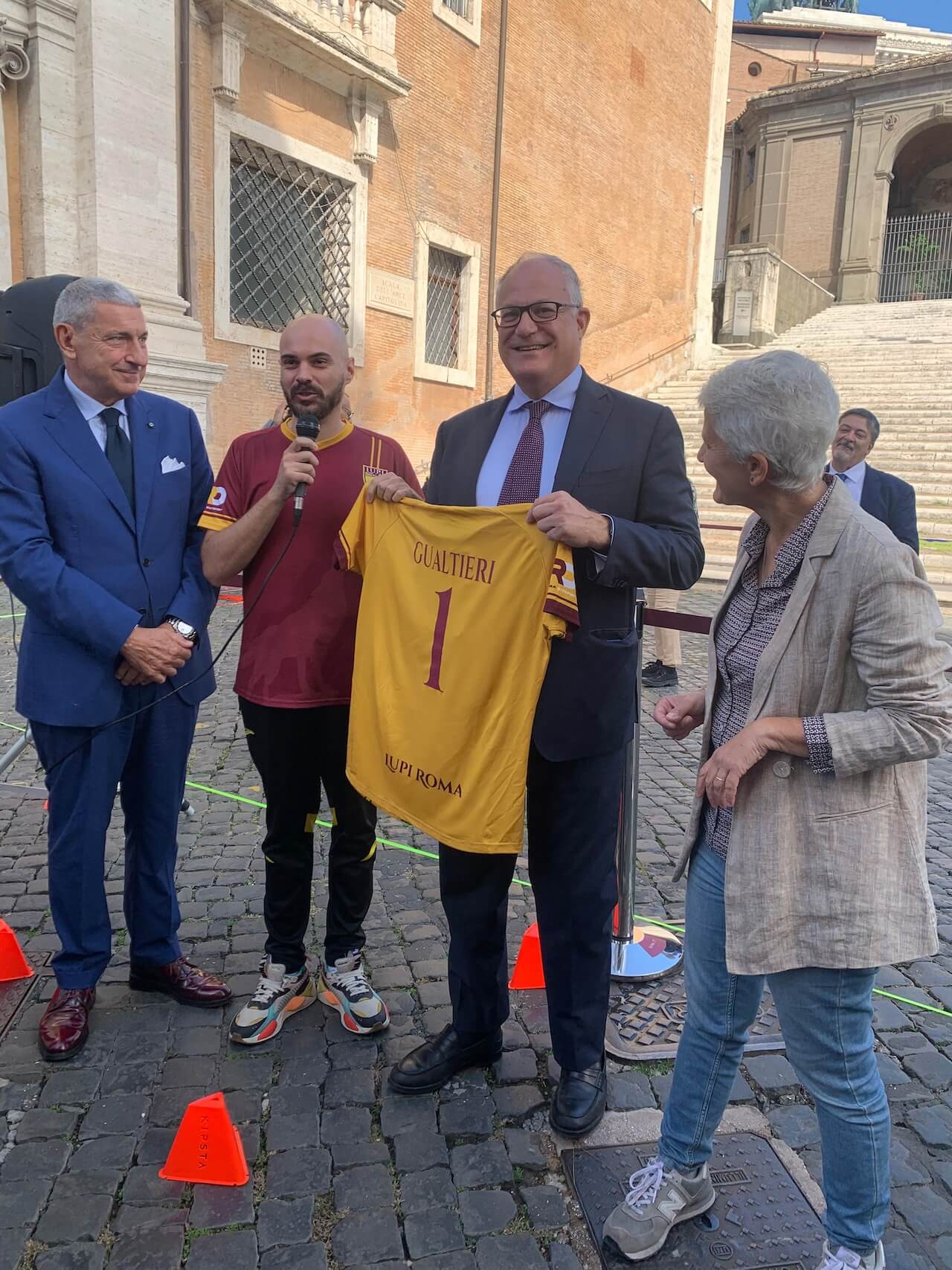 European Week of Sport 2024, il sindaco di Roma Gualtieri dà un calcio ai pregiudizi con il metodo Outsport per la Diversity and Inclusion - European Week of Sport 2024 il sindaco di Roma da un calcio ai pregiudizi con il metodo Outsport per la Diversity and Inclusion 2 - Gay.it
