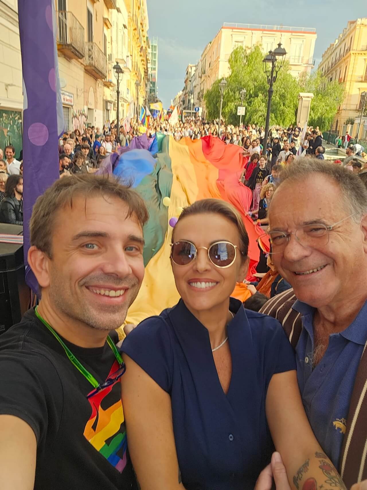 Francesca Pascale: "Meloni non è omofoba, fisicamente preferisco lei ad Elly Schlein. Marina sui diritti mi ha stupito" - Francesca Pascale Vesuvio Pride - Gay.it