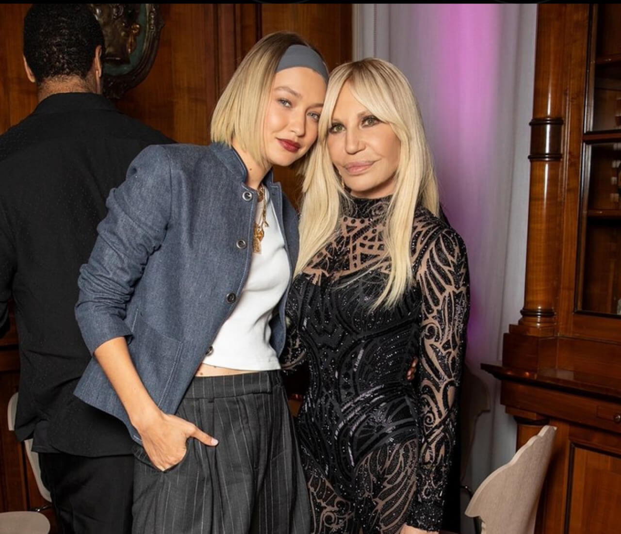 Gigi Hadid con Donatella Versace