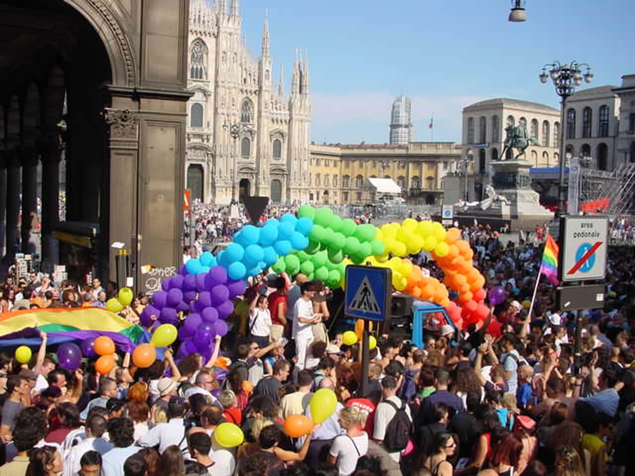 Il primo Gay Pride del 2001, manifesti LGBTIQ+ CIG Milano