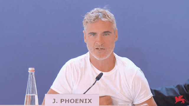 Joaquin Phoenix e l'addio choc al film queer di Todd Haynes, la replica dell'attore a Venezia 81 (VIDEO) - Joaquin Phoenix - Gay.it