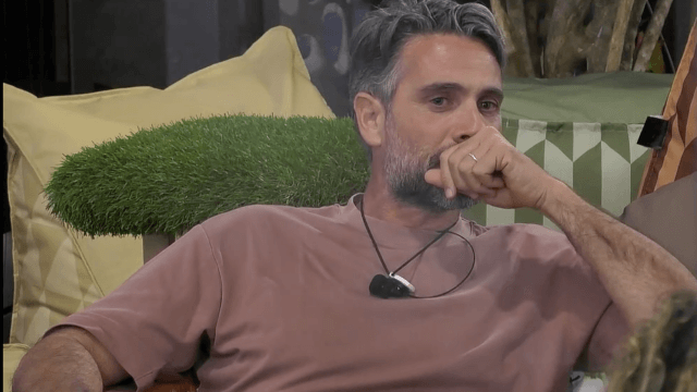 Grande Fratello, Luca Calvani si commuove parlando della scomparsa di sua mamma e di suo papà (VIDEO) - Luca Calvani GF - Gay.it