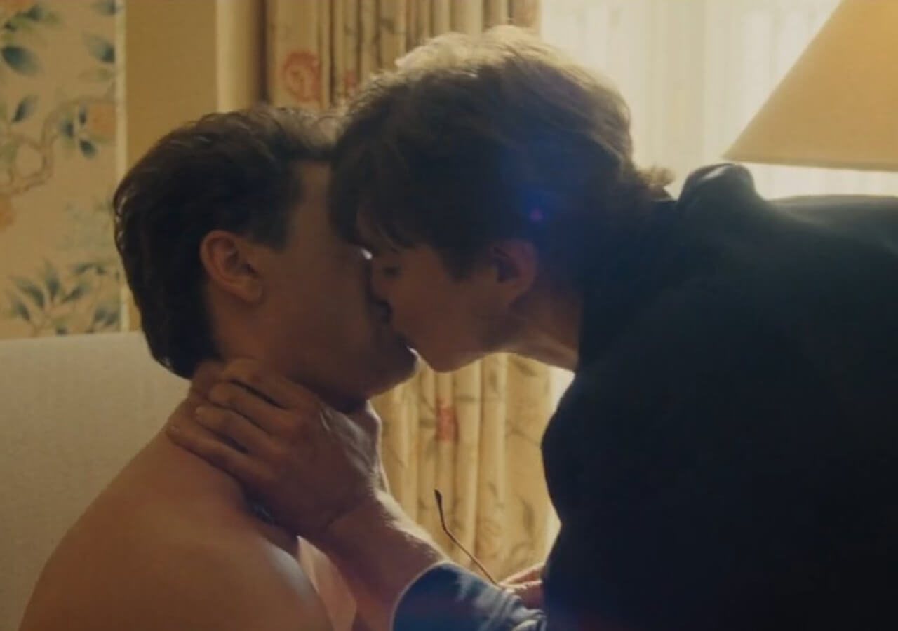 Monsters, arriva una nuova docuserie su Lyle ed Erik Menendez, Ryan Murphy risponde alle accuse di "sessualizzazione" - Monster La storia di Lyle ed Erik Menendez 2 - Gay.it