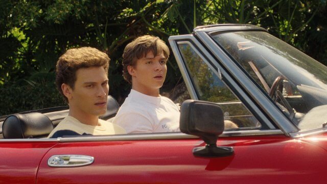 Monsters sbanca le classifiche Netflix. E nella 3a stagione Charlie Hunnam sarà il serial killer Ed Gein - Monsters n S1 E4 00 42 24 21R - Gay.it